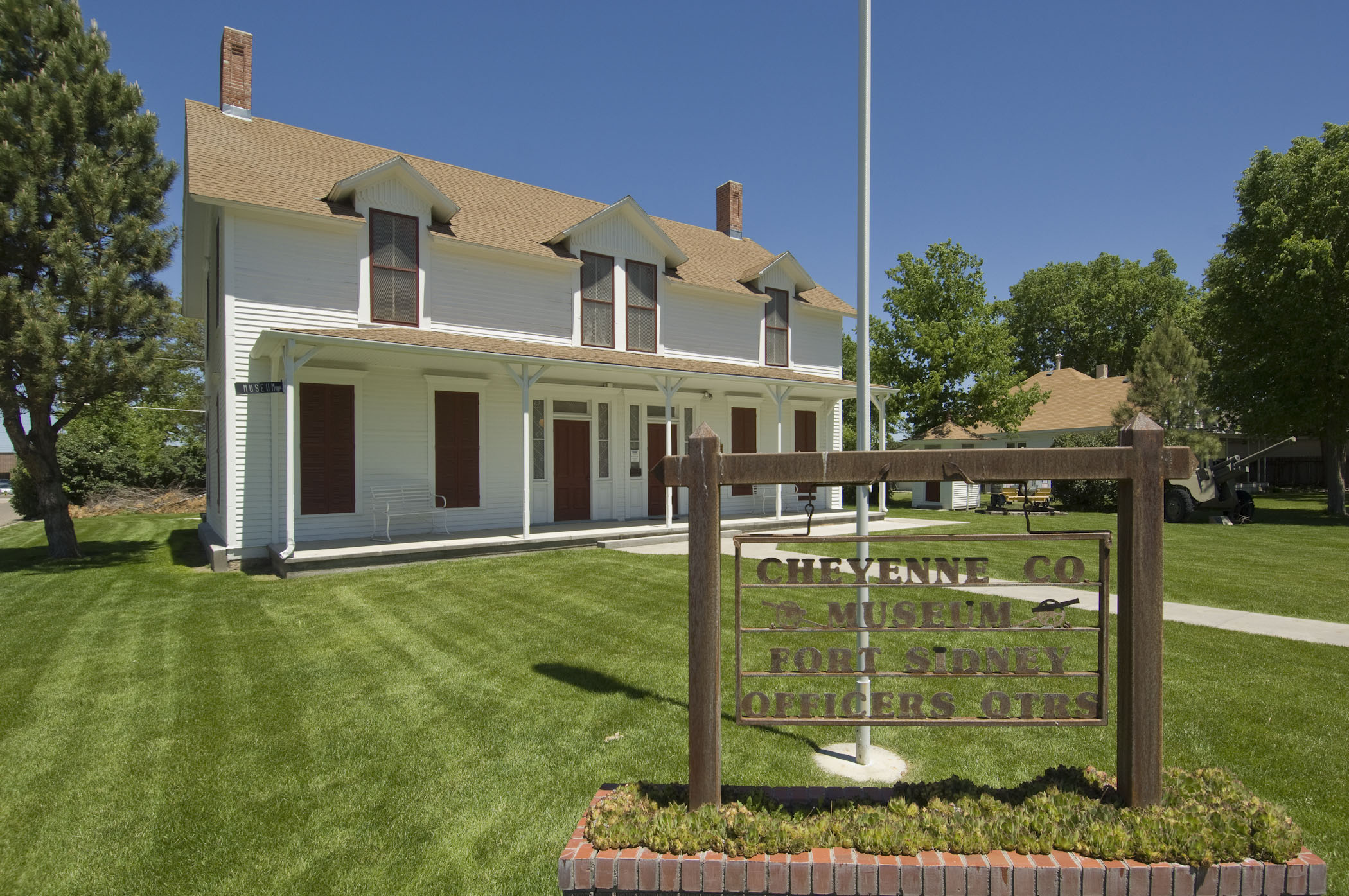 The exterior of Fort Sidney Museum with a sign out front reading "Cheyenne Co Museum Fort Sidney Officcers QTRS"