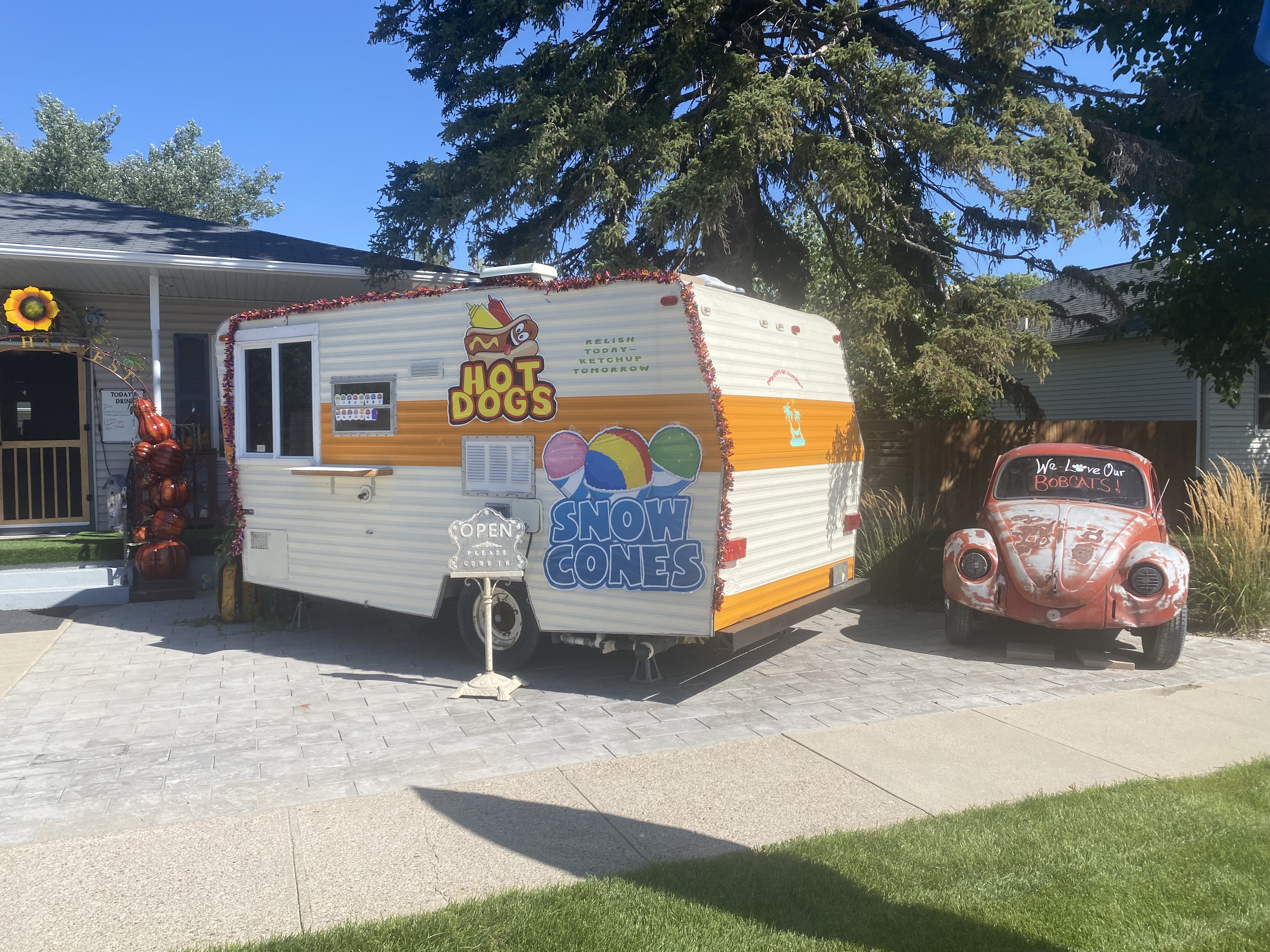 Hot dog and snow cone stand outside Local Gift Boutique & Tea Lounge.