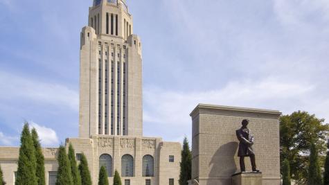 Lincoln Capitol Building With Statue 