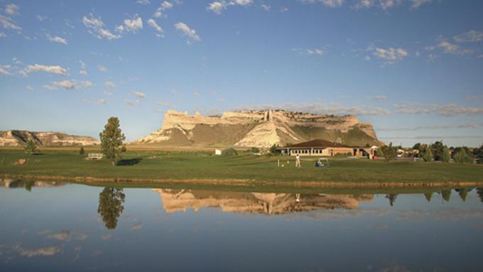 Monument Shadows in Gering, NE